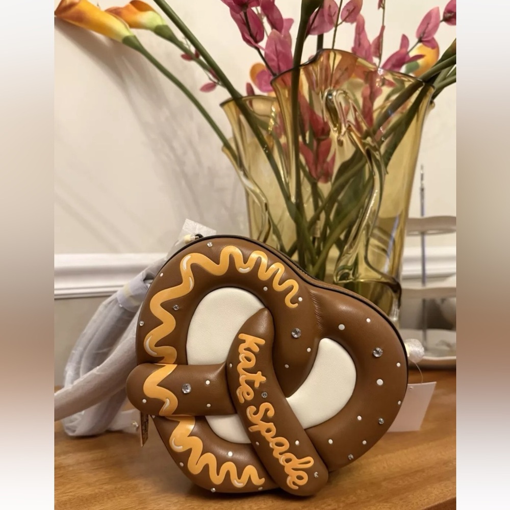 Kate Spade 3D Pretzel Crossbody Bag Purse Top Handle New York City Novelty NWT